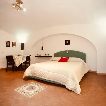 La Grotta Di Partenope *